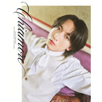 純白スーツ＆セクシーショットがメロい♪ 声優・小林千晃、デビュー10周年記念写真集「Chiamore」9月10日発売！ イタリアのヴェネツィアをロケ地に様々なシチュエーションで撮影 画像