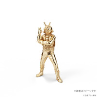 「仮面ライダーV3」「仮面ライダーアマゾン」が光り輝く！18金ミニフィギュアが販売【各限定100体】 画像
