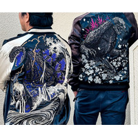 圧倒的存在感がかっこいい！ 「ゴジラ」名場面が刺繍スカジャンに！ 「シン・ゴジラ」「ゴジラ2000 ミレニアム」「ゴジラVSデストロイア」緻密な刺繍で再現した全8型が登場 画像