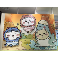 「ちいかわぽけっと」恐竜＆アリスモチーフの公式グッズ第3弾が発売！POP UP STORE初日の模様をお届け【レポ】 画像