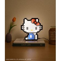 「ハロ～！キティでーす！」キティがあいさつしてくれる！レトロかわいいピクセルライトが登場 画像