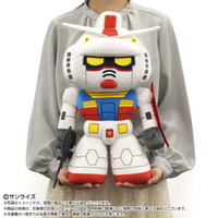 ガンダム、シャア、アムロのキュートな“でかぬい”が登場♪　抱きしめるのにぴったりなサイズ感を確かめよう！ 画像