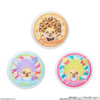 「モンチッチ」刺繍缶バッジ付きビスケットが登場！ 全15種のかわいいデザインに注目♪ 画像