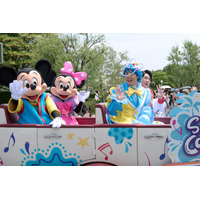 ミッキー＆ミニーとMrs. GREEN APPLEがパレード！東京ディズニーランドにサプライズで登場 画像