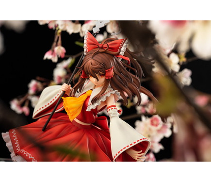 巫女装束華奢な体躯にまとった優美な楽園の巫女 東方project より 博麗霊夢 唖采弦二ver スケールフィギュアが登場 10枚目の写真 画像 超 アニメディア