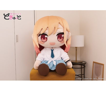 着せ恋」で、でかすぎる…!! 制服姿の海夢が「超特大ぬいぐるみ」になっ