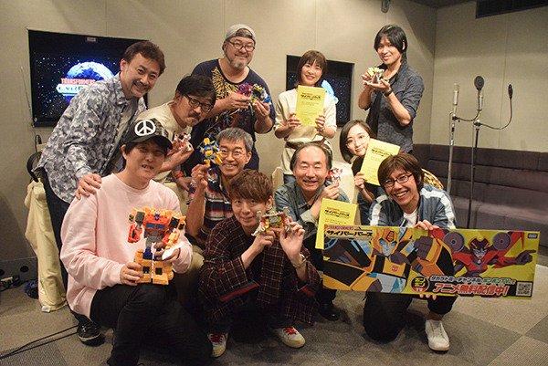 僕には トランスフォーマーサイバーバース の収録現場を見れる機会があるんだ こんな嬉しいことはない アフレコ潜入レポート 超 アニメディア