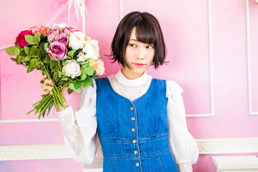 佐々⽊李⼦、最新シングル「Play the world」の発売日が決定
