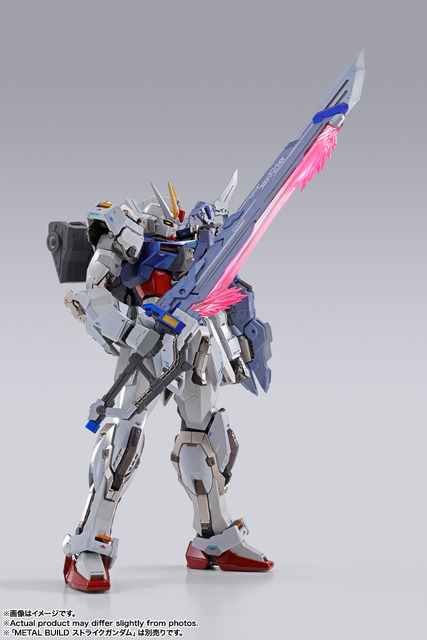 ストライクガンダムやガンダムアストレイに装備できる！「METAL BUILD
