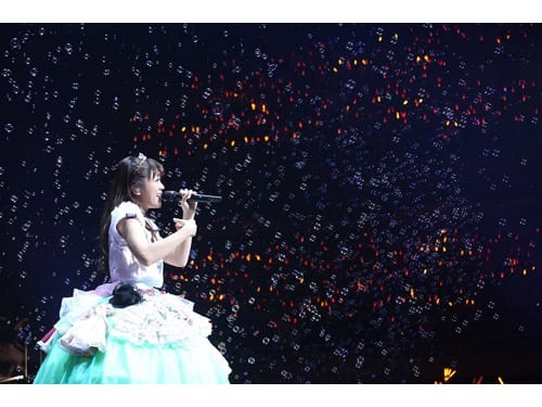 人気女性声優 三森すずこが初の全国ツアーを開催 ツアーファイナルとなる武道館公演初日をレポート 超 アニメディア 人気女性声優 三森すずこが初の全国ツアーを開催 ツアーファイナルとなる武道館公演初日をレポート 超 アニメディア