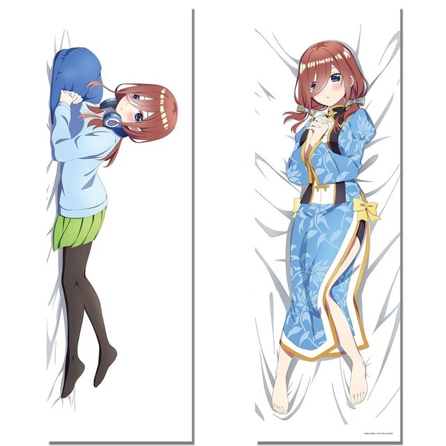 五等分の花嫁∬」五つ子の抱き枕カバーや等身大タペストリーが登場 