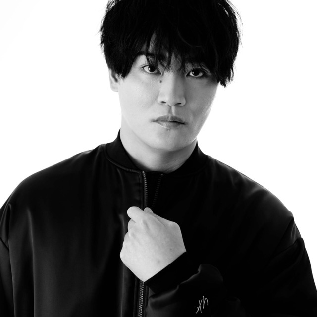 声優 細谷佳正が自らデザインしたロゴマーク刺繍入り Echo コラボアパレルが登場 超 アニメディア