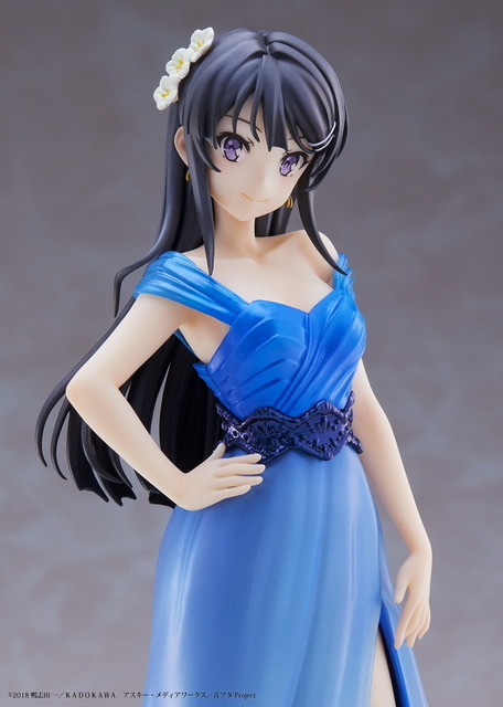 青と白のドレスの肖像画 衣装の青がタイトルの由来『青い服を着た婦人の肖像』