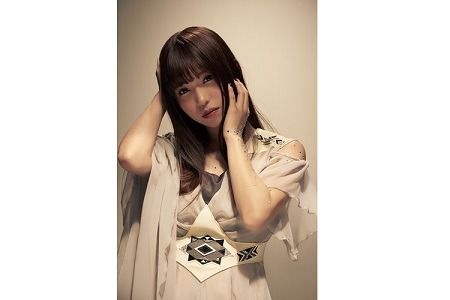 亜咲花が「この世の果てで恋を唄う少女」をリリース「力を抜いて