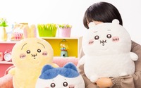 「ちいかわ」ぽっちゃり感がたまらん…！ハチワレ、うさぎの“重め！”抱っこぬいなど最新グッズが登場♪ 画像