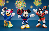 ミッキーたちと夏祭りを楽しもう♪ 「ディズニーストア」7月24日より夏祭りがスタート！ くじ&特別装飾、ぬいぐるみキーチェーンも登場 画像