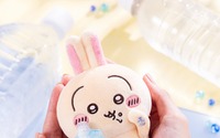 「ちいかわ」表情いろいろなタオルハンカチ登場！“おいしすぎるよッ「水」…ッ”マスコットも 画像