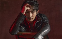 津田健次郎がレスリー・キーと初セッション！「TVガイドVOICE STARS Dandyism」にて 画像