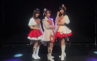 「温泉むすめ」のグループ・AKATSUKIが初の単独ライブを開催、新曲と朗読劇で示された信頼関係【レポート】 画像