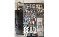 『機動戦士ガンダム40周年ミックス』オリコンデイリー初登場6位！渋谷TSUTAYAに巨大ガンダム看板が出現 画像