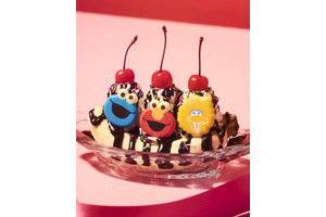 エルモたちと特大ピザ＆ドーナツで賑やかクリスマス☆ ホリデーカフェメニュー第2弾 画像