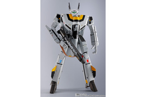 「超時空要塞マクロス」ロイ・フォッカーのバルキリーが再び！“マニュアル大事にしてる奴は..早死にするぞ！” TV版を再現できる追加パーツも 画像