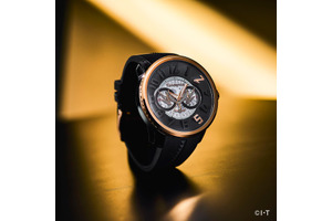 「仮面ライダーアギト」25周年記念腕時計は限定125本！アギトの角「クロスホーン」をモチーフにしたデザインがかっこよすぎる…！ 画像