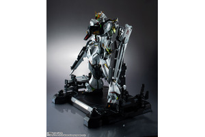 このνガンダムは“伊達じゃない！”「機動戦士ガンダム 逆襲のシャア」νガンダムが本物のメカを思わせる立体化！「解体匠機」が再販決定 画像