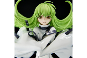 拘束着、可憐な水着姿、どちらのC.C.も捨てがたい… 「コードギアス」C.C.のボディラインが美しいフィギュア2種が再販！ 画像