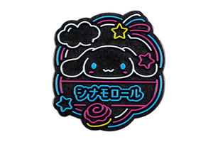 「サンリオ」シナモロール、ポムポムプリンらが“ネオン看板風”ピンバッジに☆ 重厚感×ポップデザインの全8種がガチャに登場 画像