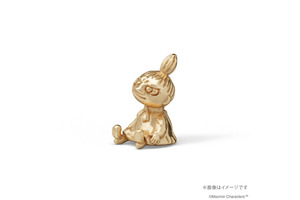「ムーミン」リトルミイが、約1cmサイズの18金に♪ おだんご頭もワンピースも再現！100点限定で発売 画像