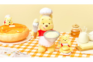 「くまのプーさん」8月3日は“はちみつの日”！コック帽をかぶったプーさんが超キュート♪とろ～りはちみつのパンケーキをテーマにした新コレクションが登場 画像
