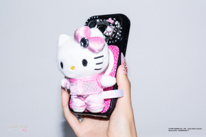 「ハローキティ」Y2Kファッションに大変身☆レオパード柄やぬいぐるみチャームが「CASETiFY」コラボで登場 画像