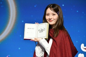ディズニー最新作「ビリーと魔法のはじまり」主人公の日本版声優は畑芽育！「夢みたいです」現実でも空を飛ぶ!? 画像