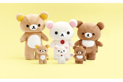 リラックマが立った!? 立てて飾れるぬいぐるみ新登場！ ぬいぐるみ素材のバッグや財布も♪ 画像