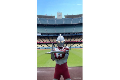 ウルトラマン＆バルタン星人がドジャースタジアムで乱闘!? 「MLB」ドジャースの始球式に登場 画像