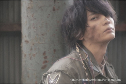 浅沼晋太郎 「映画」をモチーフとした1st写真集「POPCORN」が登場！　発売を記念して交通広告も掲出中 画像