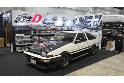 「頭文字D」藤原拓海の“ハチロク”実車展示&グッズ販売も！「ジャパンモビリティショー」ブース出展中 画像