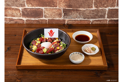 「ガンダム　鉄血のオルフェンズ」“俺たちは家族だ！鉄華丼”、バルバトスの“メイス”をイメージしたチーズドッグなど…10周年記念カフェがオープン 画像