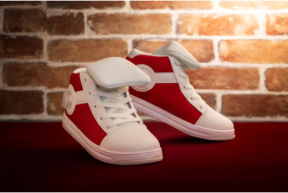 いっけぇぇ!!「名探偵コナン」の“キック力増強シューズ”再販決定！ダイヤル型パーツを回すと…　 画像