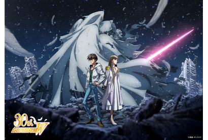 背景のウイングガンダムゼロがかっこいい！ 「ガンダムＷ」新規描き下ろし“ウィンタービジュアル”公開！「EW」4KリマスターBOXよりオーコメキャスト写真も 画像