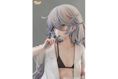 眠そうな顔で支度をする無防備な恰好の女の子！　イラストレーター茗猫のオリジナルイラストが立体化 画像