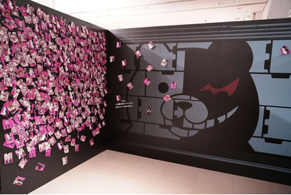 「ダンガンロンパ」15周年記念！初の大規模展覧会が開幕♪ 3月10日には特集番組の放送も 画像