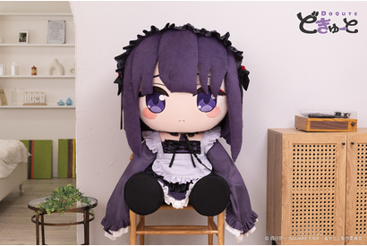 「着せ恋」雫たんの特大ぬいぐるみ♪ 高さ1メートルと存在感抜群！ 太ももの正の字も再現されたファン必見グッズ 画像