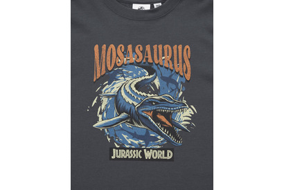 「ジュラシック・ワールド」×GUコラボ！ 世界観をヴィンテージ風グラフィックでTシャツに！ 人気のモササウルスも登場 画像