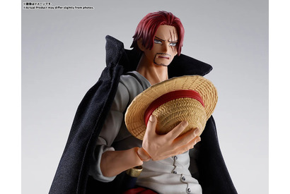 “この戦争を終わらせに来た！！！”「ワンピース」マリンフォード頂上決戦時のシャンクスが「S.H.Figuarts」からフィギュア化！ 付属の麦わら帽子で名シーン再現も 画像