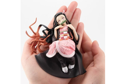 「鬼滅の刃」甘えるしぐさがかわいすぎる！ 禰豆子が手のひらサイズのフィギュアで登場 画像