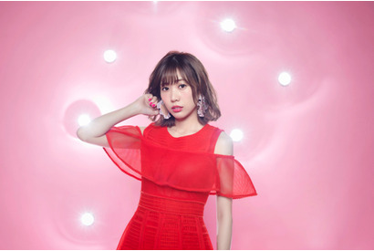 楠田亜衣奈最新ミニアルバム『アイナンダ！』発売！　南條愛乃が作詞をした「you & ai」の歌詞に「なんちゃんの“愛”を感じました」【インタビュー】 画像