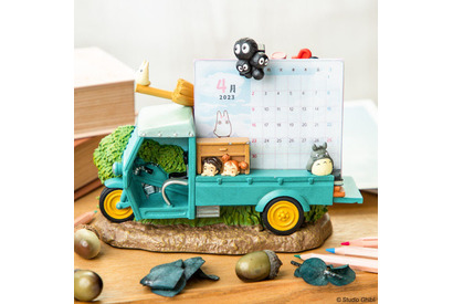 スタジオジブリ「となりのトトロ」の引っ越しシーンがカレンダー付きジオラマに！ ジジがかわいい「魔女の宅急便」Ver.も 画像