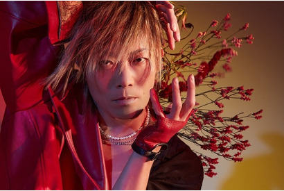 声優・谷山紀章、初の写真集！「“ここまでやるのか!?”とビックリさせたい」岩肌を抱いたり、羽織を女性と見立ててダンスする姿も激写 画像